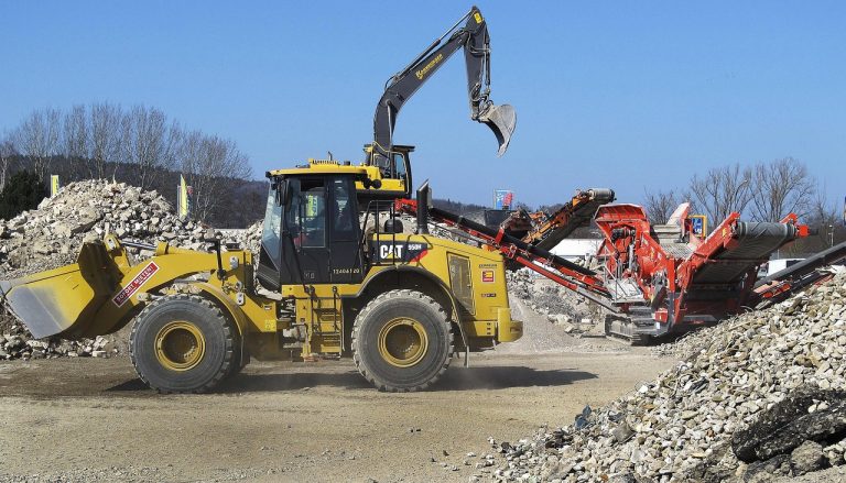 wheel loader, building rubble, crusher, excavator, secondary building materials, demolition, cancellation, demolition company, demolition machines, wheel loader, crusher, crusher, demolition, demolition, demolition, demolition, demolition